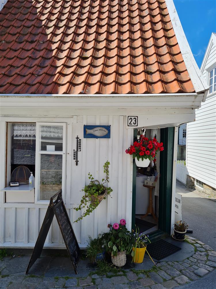 Foto av Verdens minste kafe i Skudeneshavn - Klikk for stort bilde